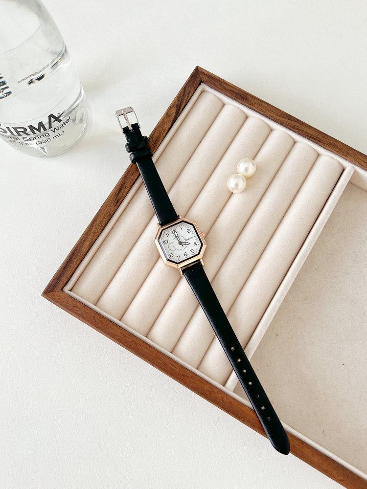Camellia Small Sugar Cube Watch Female High-End Sense Niche Chic Design French Tea Break Gentle Wind Show White Quartz