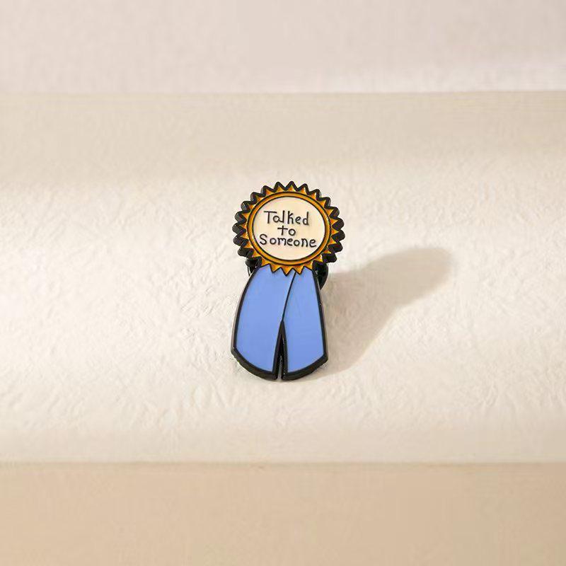 Zinc Alloy English Letter Brooch: Colorful, Personalized Badge Ornament