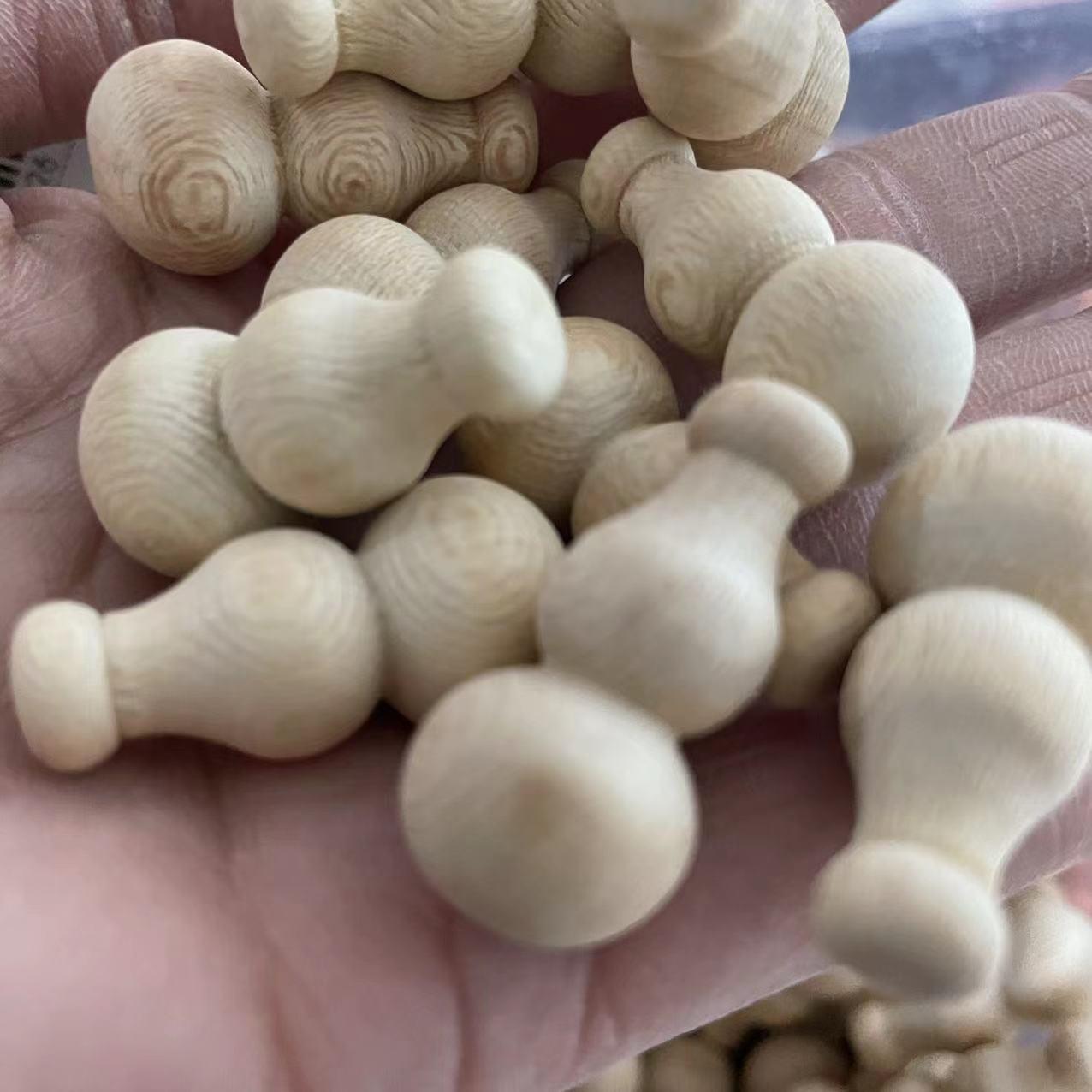 

Natural Peach Wood Gourd Pendants and Beads for Feng Shui, Jewelry, and Crafts