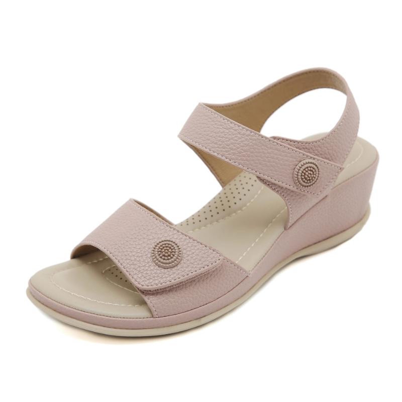 European And American New Summer Outdoor Leisure Button Simple Heel Beach Sandals Comfortable Mother Shoes Soft Leather