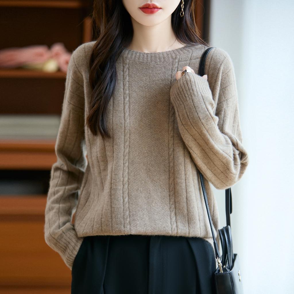 New Autumn-winter Cable-knit Wool Sweater for Women, Loose Round-neck Base Layer Sweater, Knitted Long-sleeve Sweater.