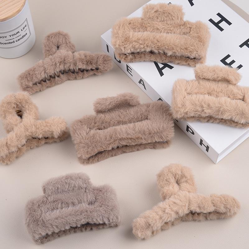 Large Milk Coffee Plush Claw Clip: Fluffy Autumn/Winter Hairpin for Women