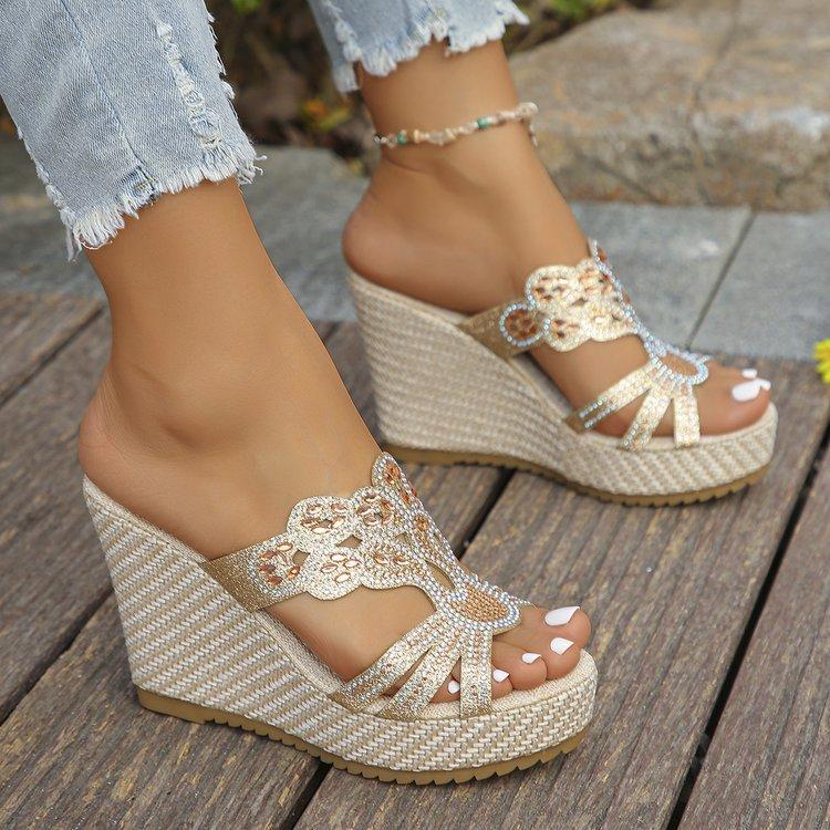 

Тапочки в стиле бохо со стразами, женская одежда 2024 года, толстый низ, модные босоножки с круглым носком и открытым носком, наклонный каблук, односложные тапочки прилив 43 шампанского