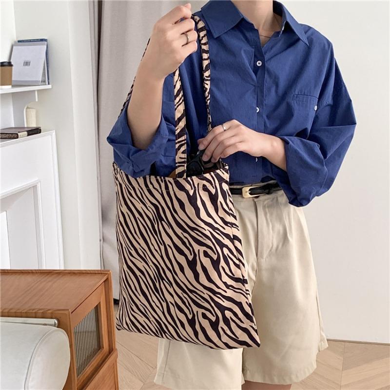 Leopard print soft cloth tote bag large capacity niche design shoulder bag casual personality zebra pattern commuter bag women
