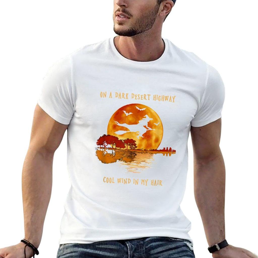 Auf einem dunklen Dessert-Highway Hexe Reitet Besenstil Gitarre T-Shirt Herren T-Shirts für Männer lustige T-Shirts