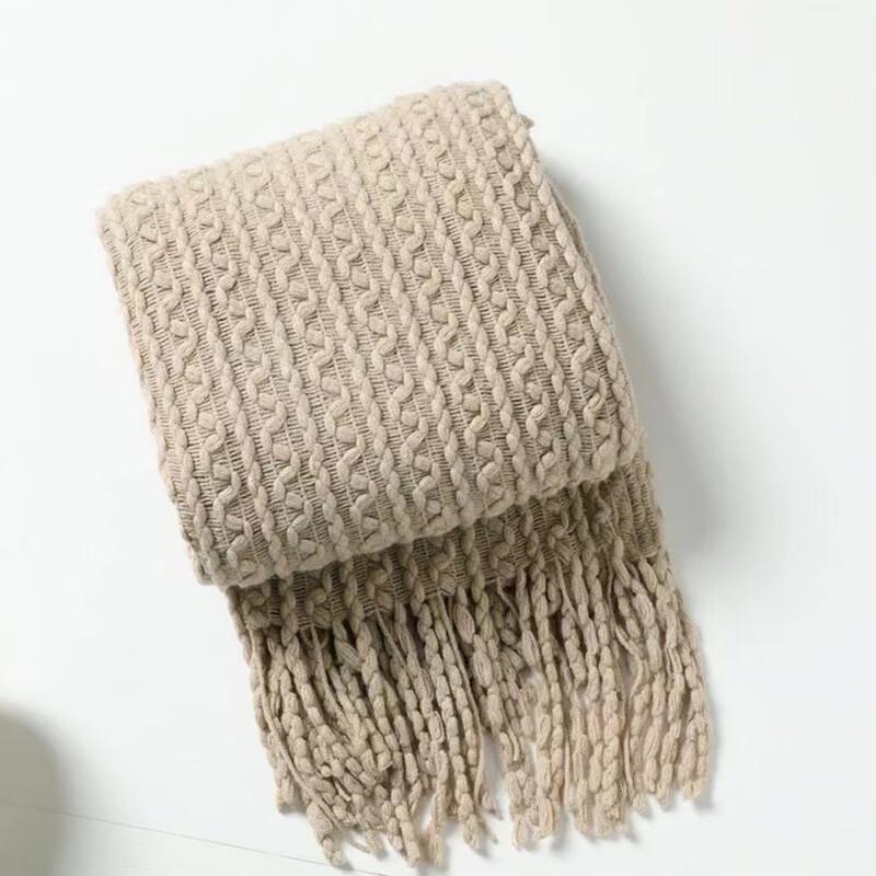 

Versatile Knitted Throw Blanket