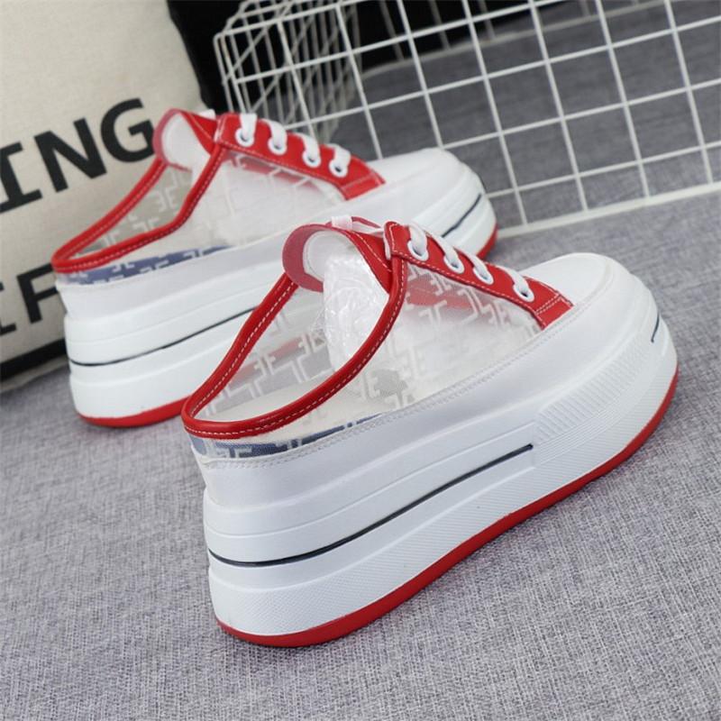 fashion 8CM Flat Shoes Female Slippers Soft Cover Toe Slides Slipers Women on A Wedge Platform Comfort Summer 2024 Fretwork Rubber PU