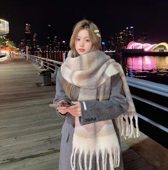 New plaid scarf women's winter warmth and cold protection advanced sense Korean couple scarf student versatile man