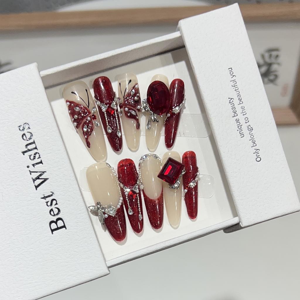 Čistá ručně nošená zbroj Špičková atmosféra Nahá barva Novoroční vínově červená manikúra Hotový výrobek Odnímatelné nehty