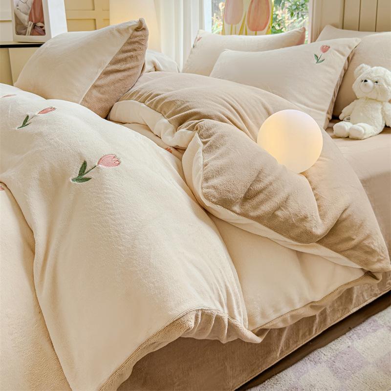 

Утолщенный молочный флис Четыре предмета Вышитый коралловый флис Пододеяльник Фланелевое постельное белье Флисовые простыни 1.2m sheet 3pc, quilt cover 1.5 * 2.0m