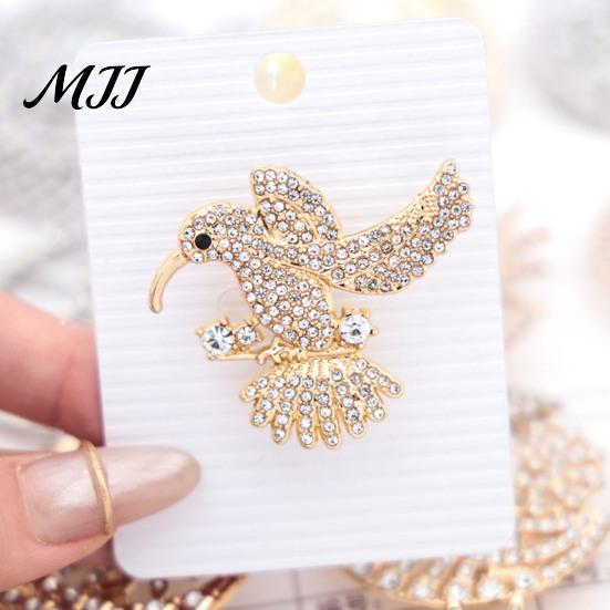 Women Bird Jewelry Rhinestone Hummingbird Brooch, Flying Lapel Pin, Golden Plated Accessory for Clothing Scarf Hat Polished Alloy Brooch