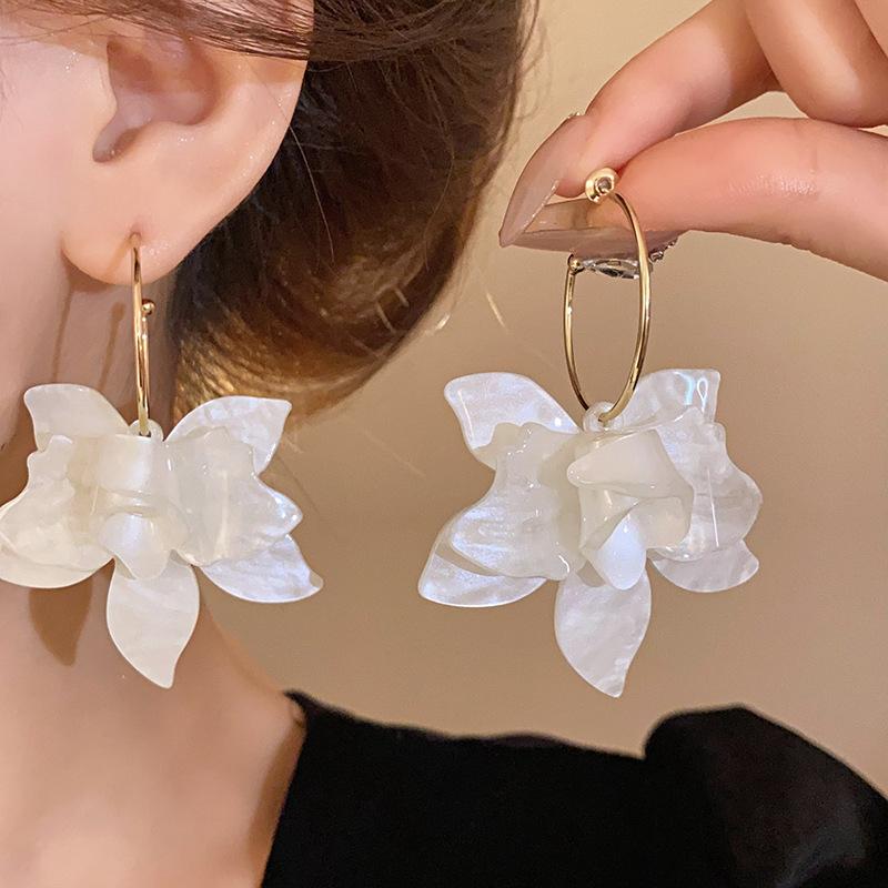 Vintage Irregular Metal Petals Earrings for Women Acrylic Personality Petal Earrings Wedding Party Jewelry Accessories