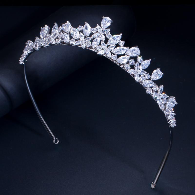 Hochwertige Funkelnde Zirkonia Romantische Braut Luxuriöse Blume Diadem Krone Hochzeit Brautjungfer CZ Haarschmuck Schmuck