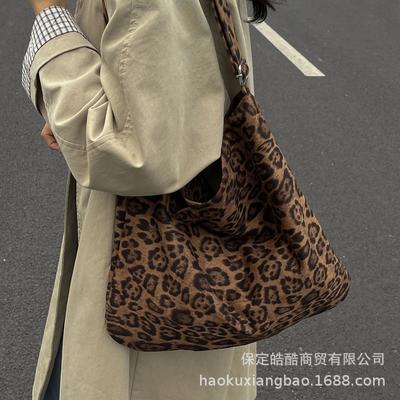 Leopard Print Bag Women's 2025 New Autumn and Winter Super Fire Commuter Bag Light Go Shoulder Bag Large Capacity Tote Bag