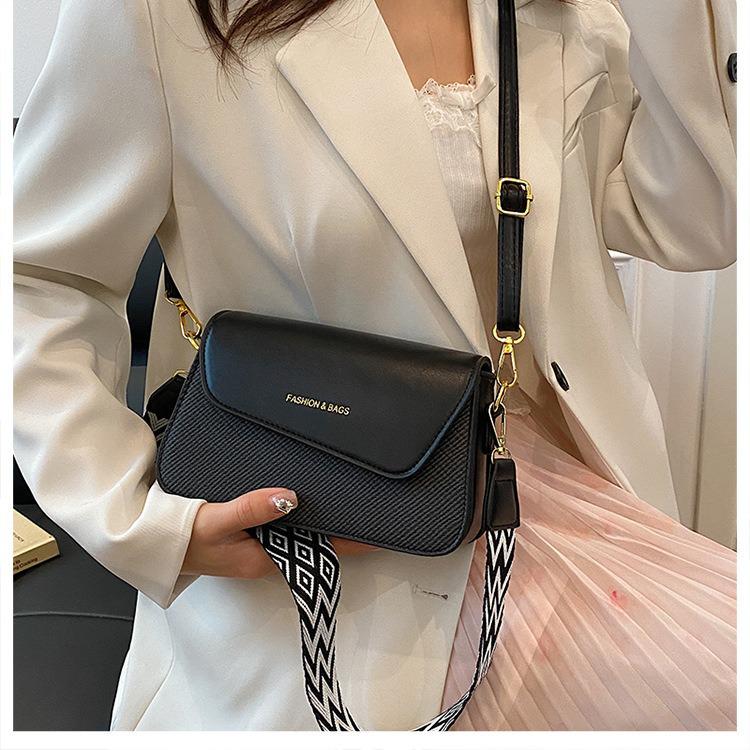 Korean Elegant Fashion: Minimalist 2025 Crossbody Small Square Bag for Women