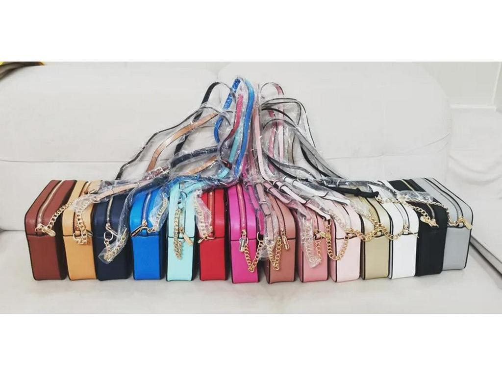Dámská trendy malá crossbody čtvercová taška z PU kůže s řetízkovým popruhem 2024