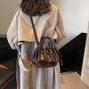 Retro Hand Carry Fashionable Pleated Bucket Bag Women'S High-End Sense Simple Shoulder Mother And Child Bag Versatile Women'S Bag