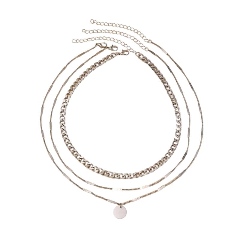 Современное многослойное металлическое колье с комбинацией металлических пайеток и жемчуга для модного образа