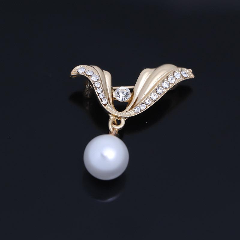 Pearl Anti-Exposure Brooch - European & Korean Style Waist-Gathering Pin