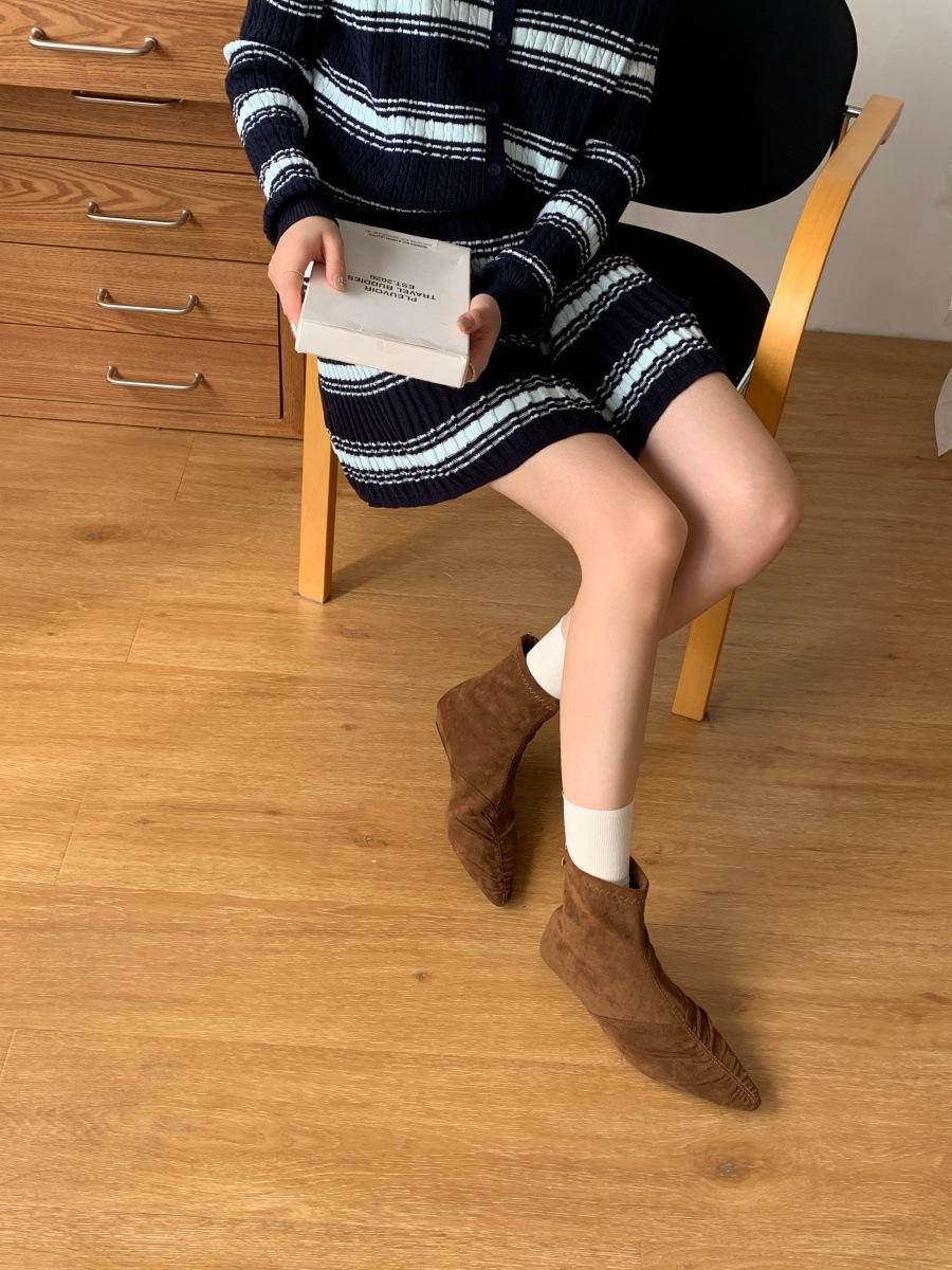 

2025 новые осенне-зимние остроносые плоские короткие ботинки женские замшевые тонкие туфли универсальные удобные эластичные короткие ботинки женские 39 светло-коричневого