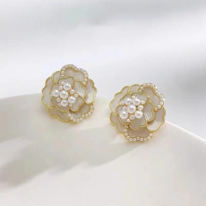 JMXD Französische Perlen Kamelienblüten Ohrstecker Leichter Luxus Grüner Tee Thema Einzigartig Elegant für Damen Modischer Schmuck