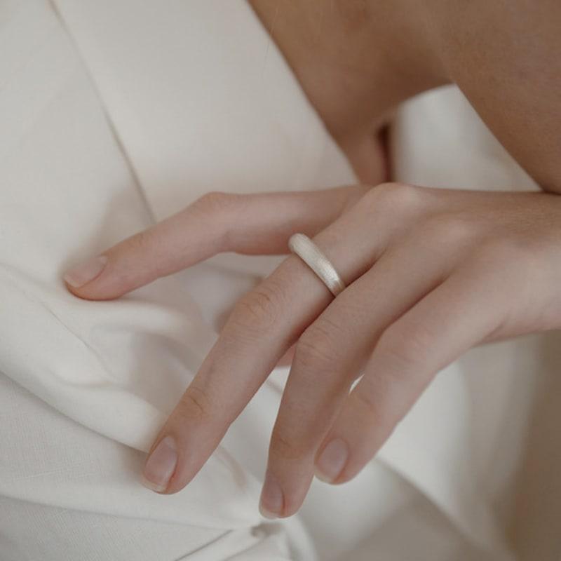 Fiore Mute Crescent Ring