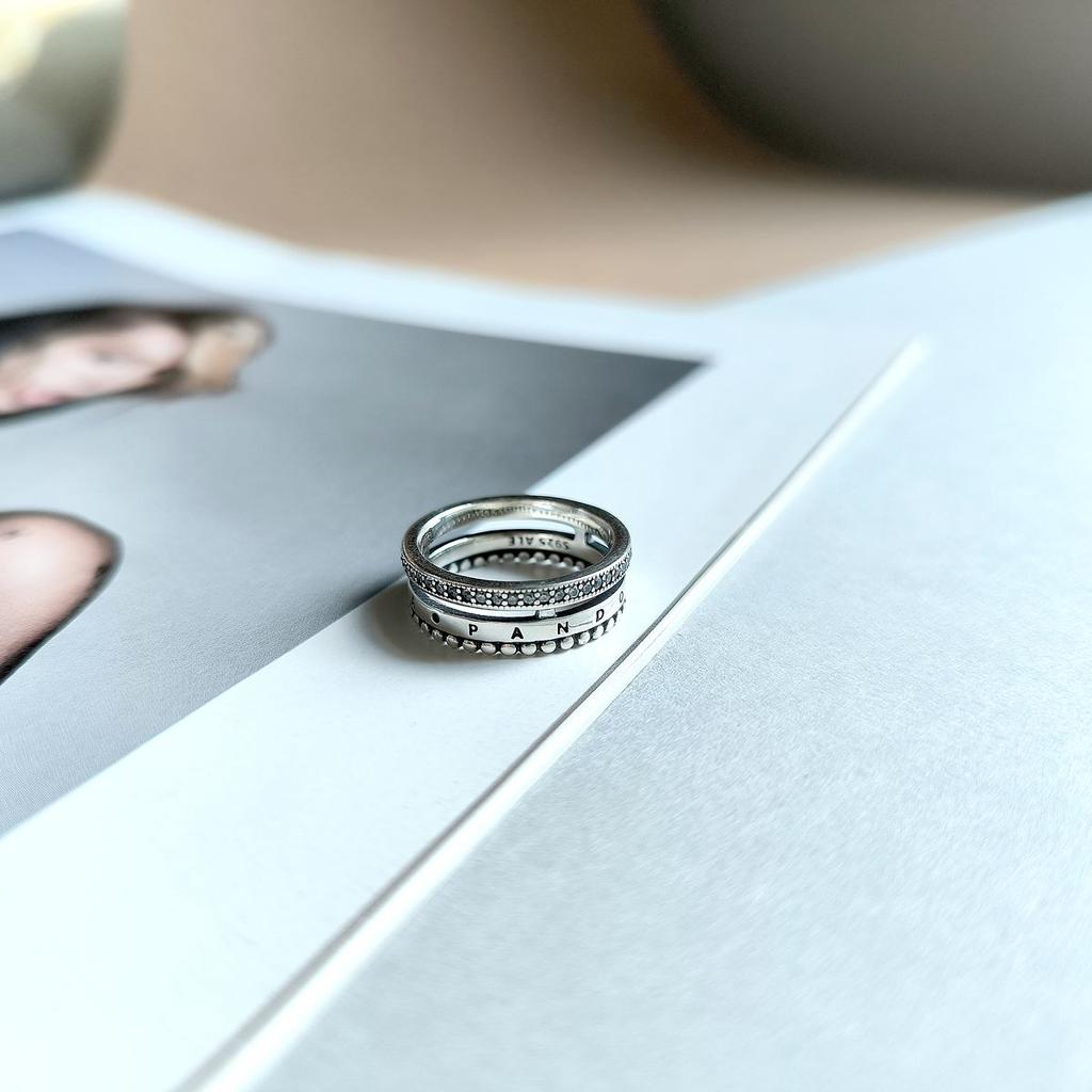 Серебряное кольцо с фианитами, вес изделия 4,29 гр (2160373)