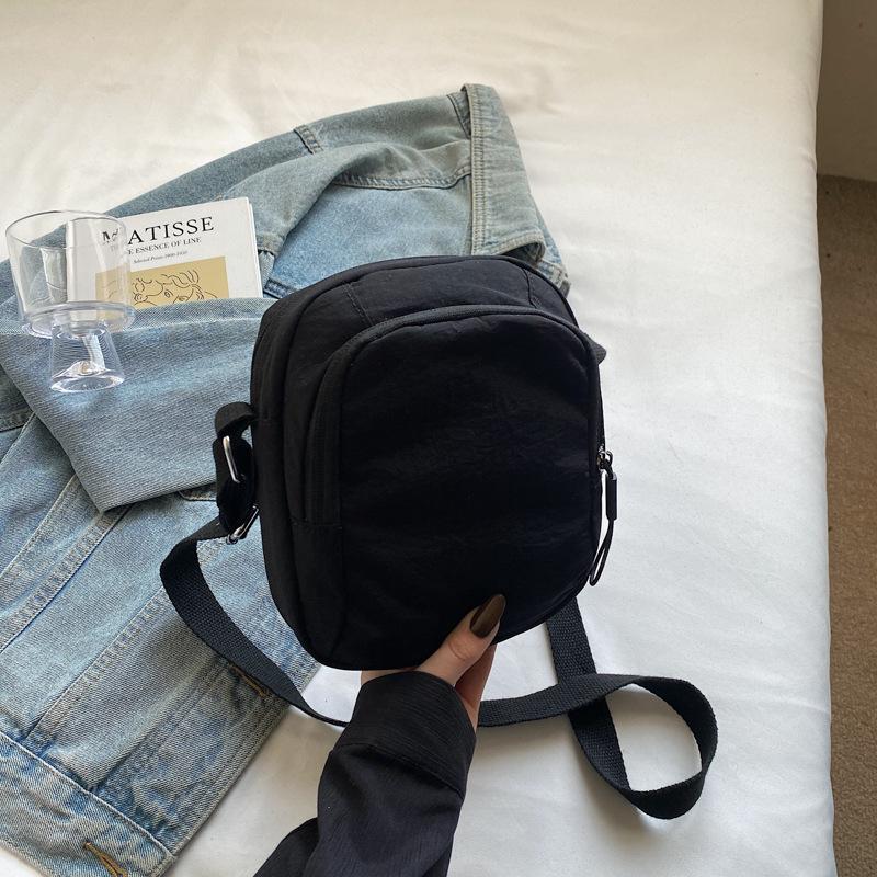 Niche design new crossbody shoulder small square bag 2025 casual foreign style personality simple fashion outdoor portable bag