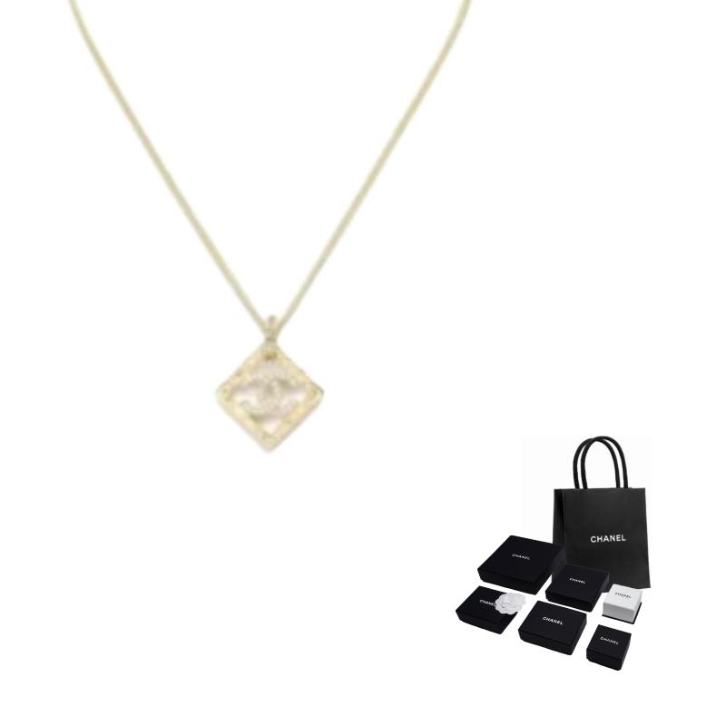 

CHANEL 25P Spring and Summer [25P Spring and Summer] Hollow Design - Necklace, Same Style for Men and Women, Couple Style, Gold золотий