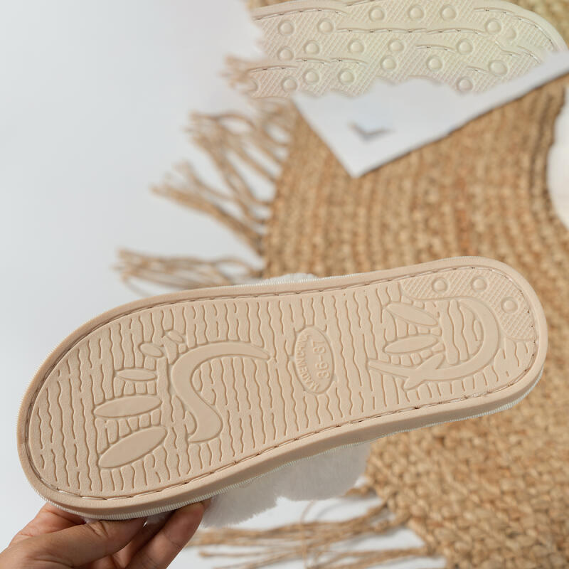 Fashion Cross Strap Fluffy Fur Indoor Slippers Women 2025 Winter Elegant White Furry Flat Heel Home Slippers Warm Plush House Slides