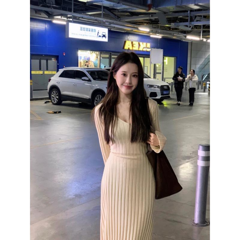 New base with knitted long-sleeved dress for women's autumn and winter senior sense and thin temperament hip-wrapped long skirt