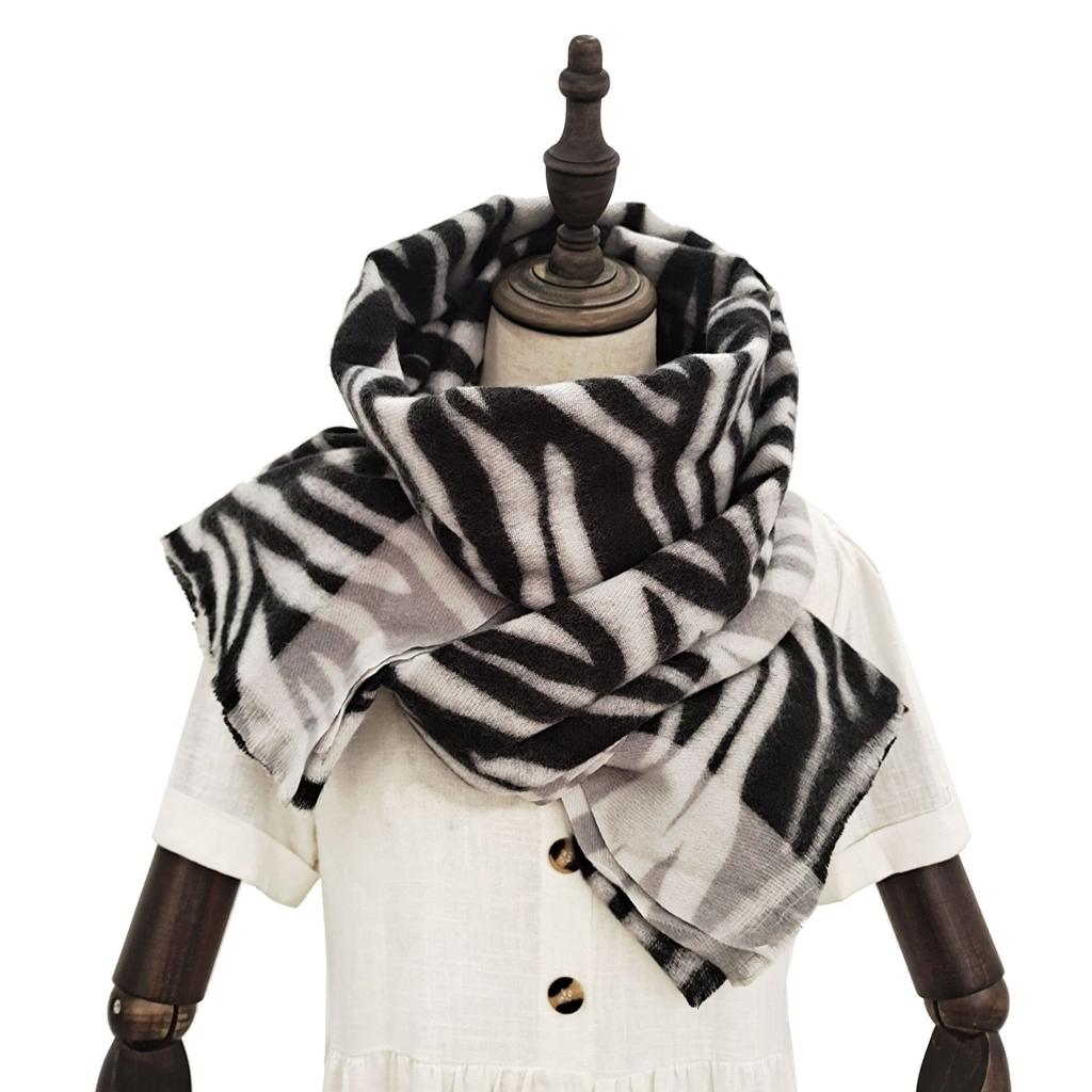 New Autumn and Winter Fashion Imitation Cashmere Scarf for Women, Classic Leopard Print Long Thickened Warm Shawl