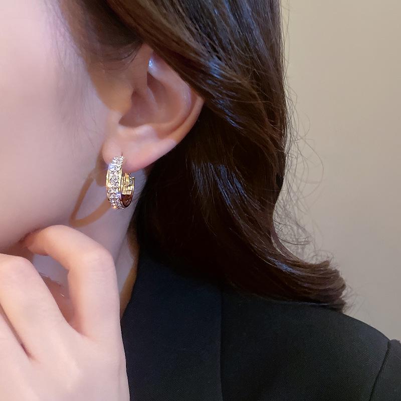 S925 Silver Needle Micro-Inlaid Diamond Fashion Earrings: Versatile, High-End Style for Women.