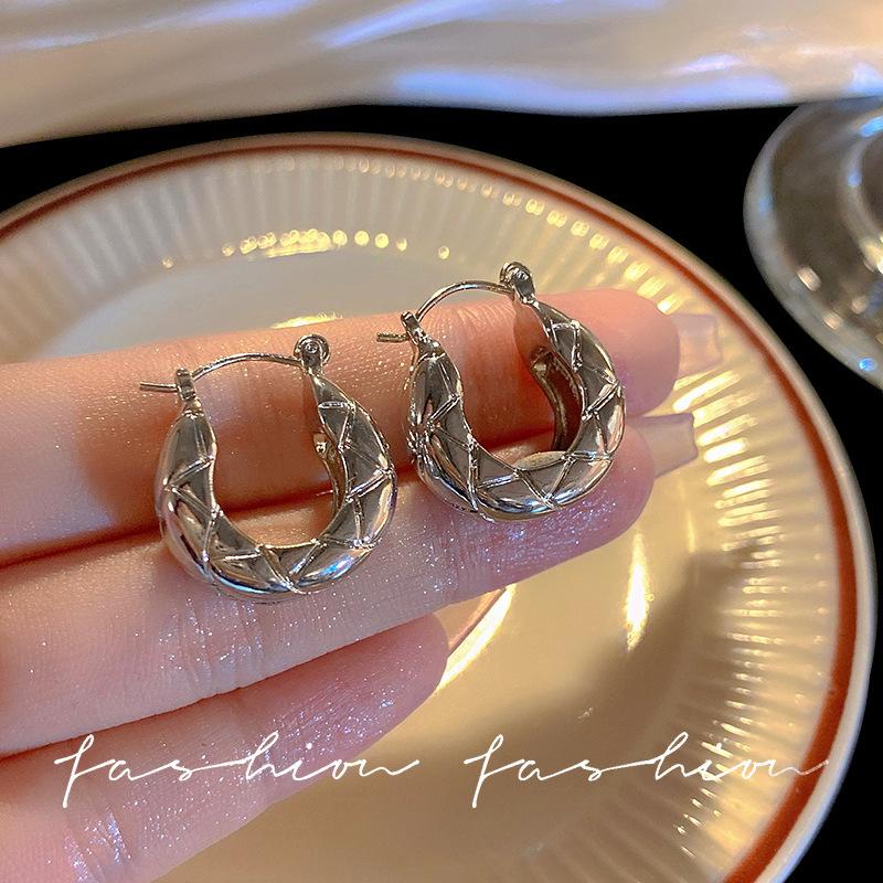 1Pair 925 Silver Needle Retro Metal Earrings Women's Premium Sense Geometric Plain Ring Ear Buckle Versatile Exaggerated Commuter Earrings