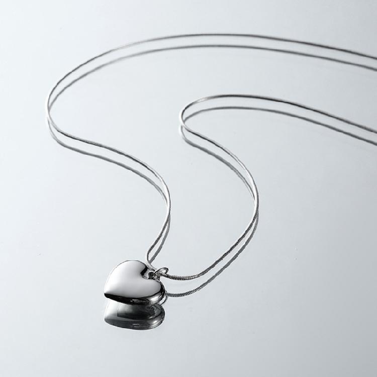Stylish Metal Heart Pendant Necklace Multifuntional Jewelry Metal Texture Suitable for Everyday Wear and Parties