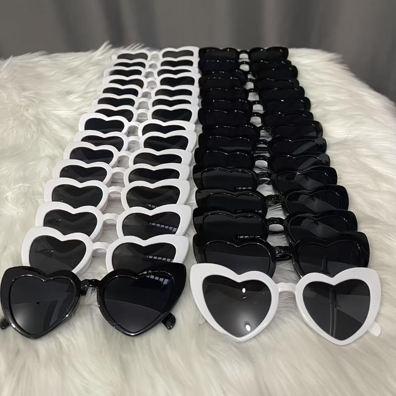 15 Black Heart-Shaped Glasses + 15 White Heart-Shaped Glasses Bridal Groom Bridesmaid Supplies for Wedding Party
