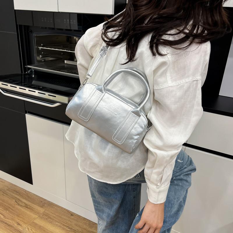 Korean Niche Design Portable Boston Bag 2025 New Temperament Fashion Pillow Bag Simple Ballet Messenger Bag
