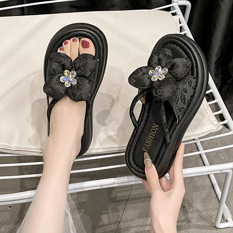 2025 summer new flower beach slippers women's summer wear seaside vacation with skirt thick-soled sandals