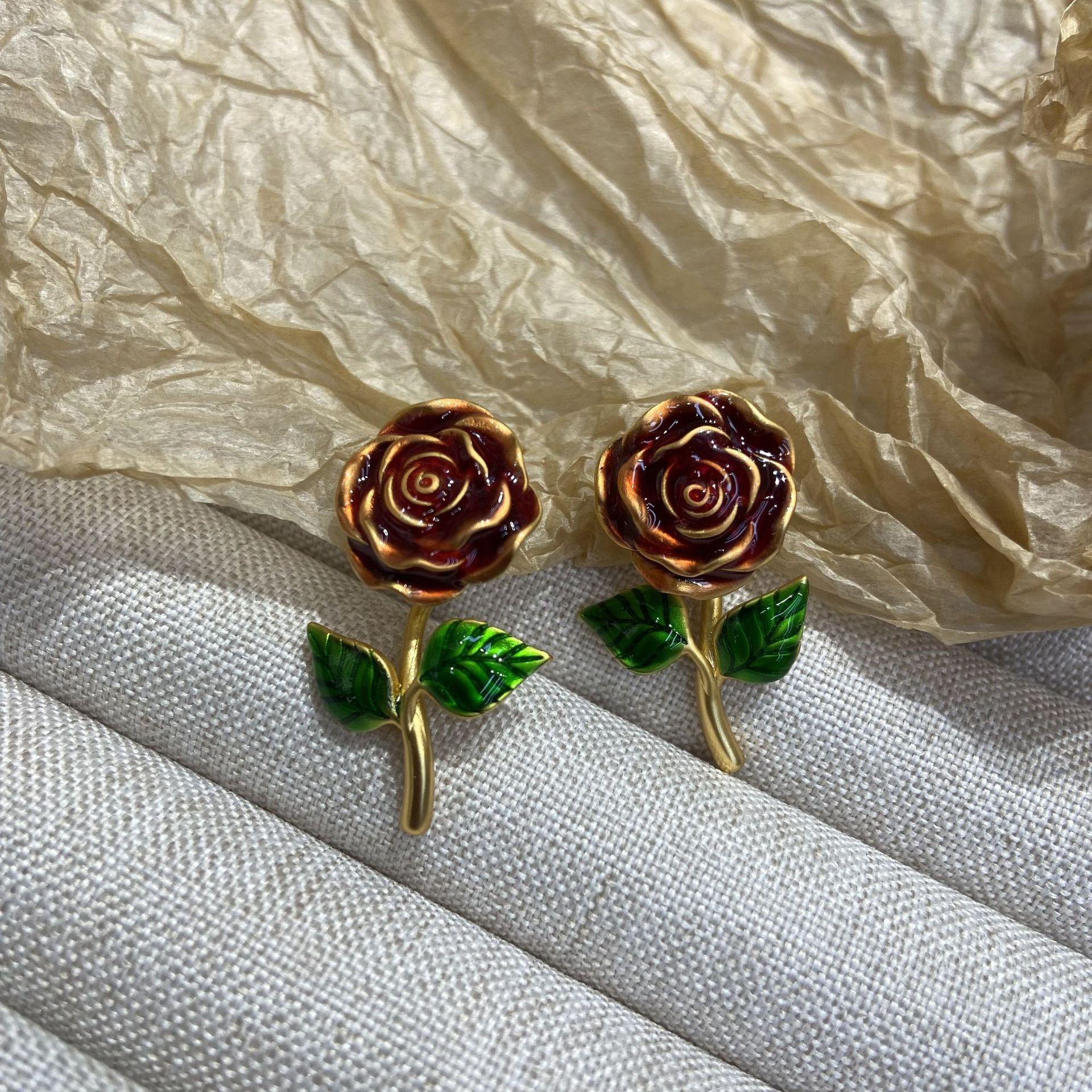 

Серьги-гвоздики в виде роз