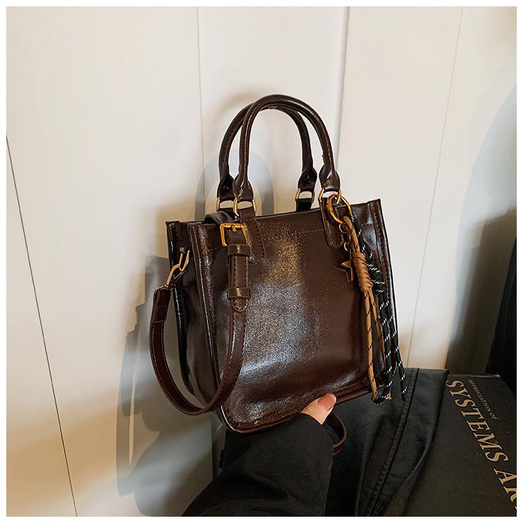 Ielgy High-End Feeling Large-Capacity Bag Commuter Shoulder Messenger Bag Fashion Shoulder Portable Tote Bag No Pendent)