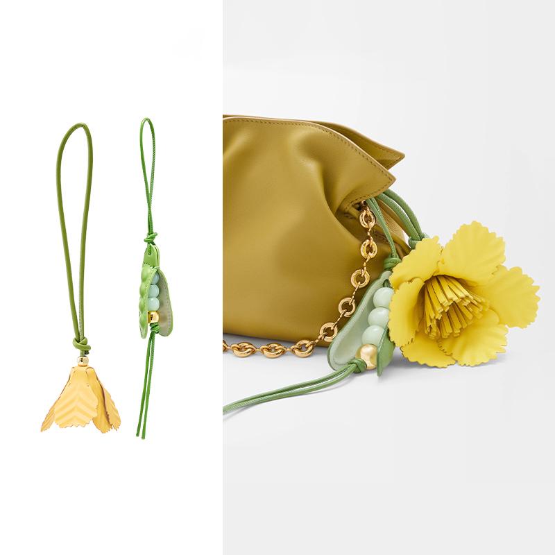 Fruit Flower Charm Keychain Mulberry Strawberry Tomato Pea Insect Chamomile Tulip Tree Key Bag Accessories