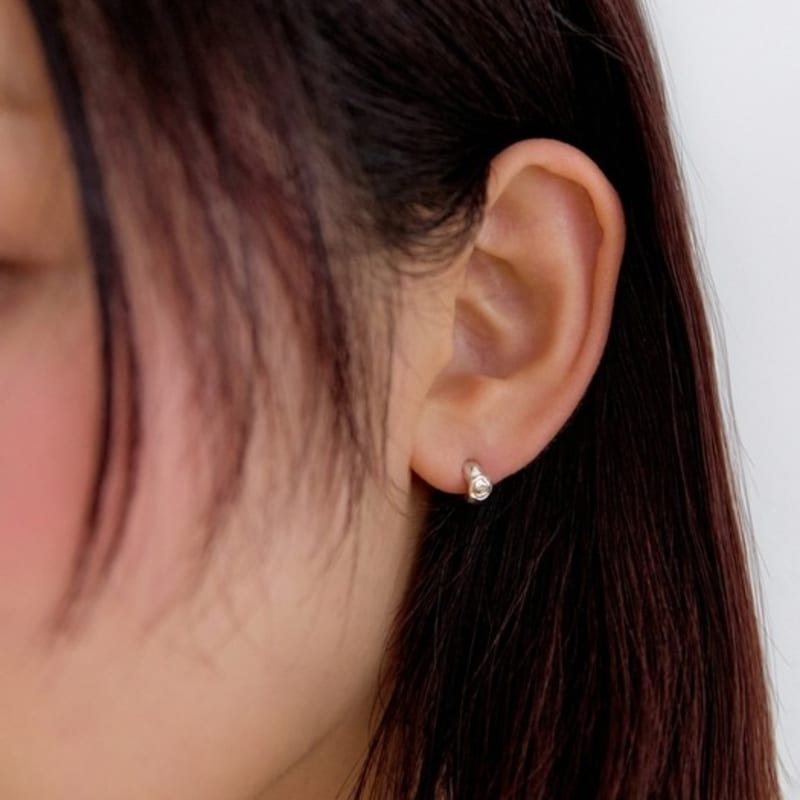 

moi moi Rose lace stud earrings silver