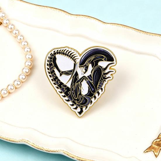 Sci-fi Lovers Brooch Love Heart Aliens Badge Brooch, Shape Enamel Lapel Pin, Clothing Clothes Decorative Pin Accessories for Daily Wear Parties Dates,