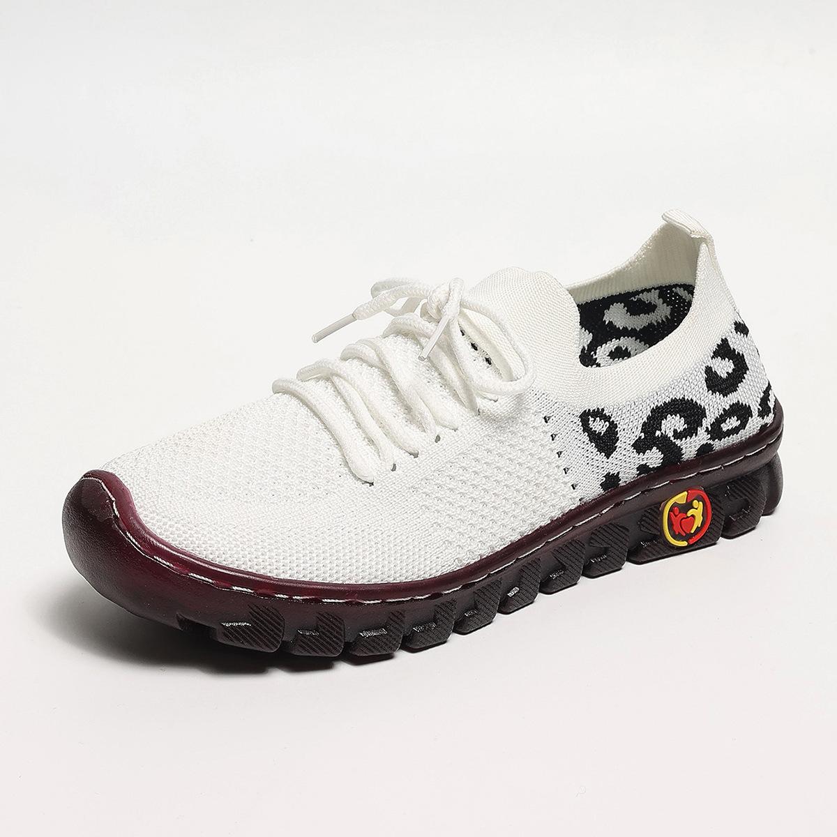 

Женские кроссовки больших размеров на плоской подошве, новинка 2024 года, дышащие легкие кроссовки с сетчатой ​​поверхностью 40