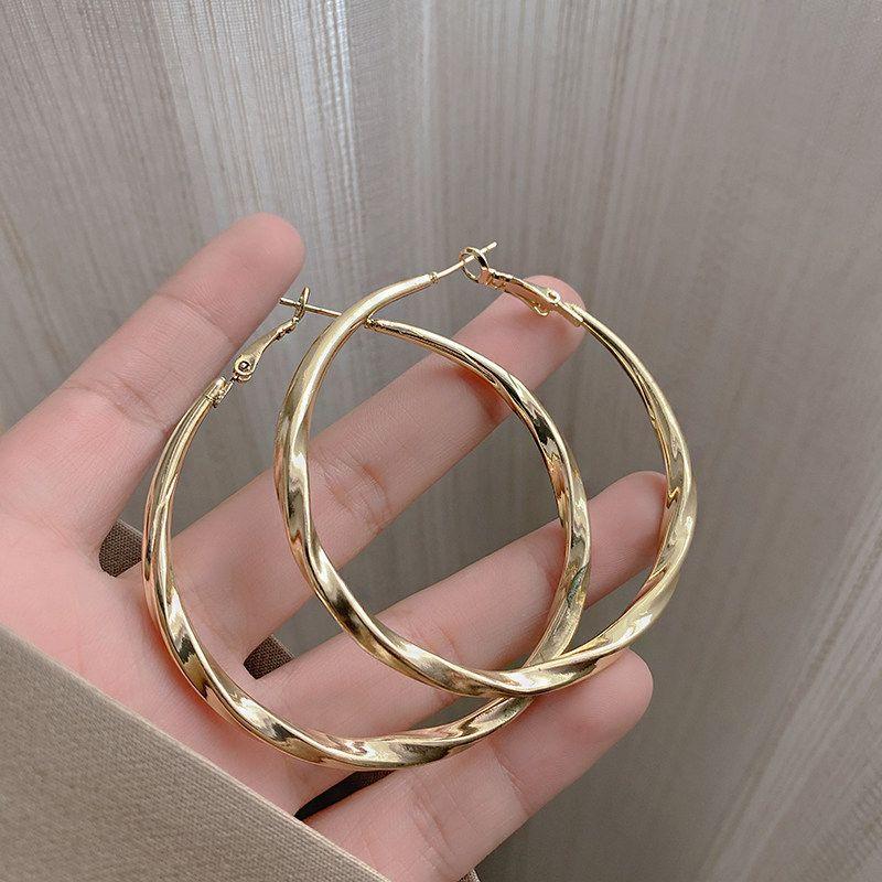 

Elegant Fashion Wind Exaggerated Big Ear Ring Female Accessible Luxury Fashion Special-Interest Design Sense Earrings 2023 New Arrival Tide Gold