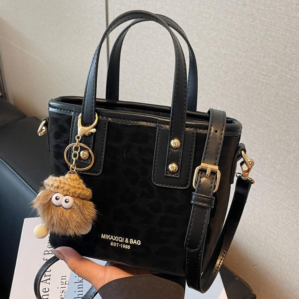 Niche Design Leopard Print Bag Women's 2025 New Fashion Retro Portable Bucket Bag Foreign Style Shoulder Messenger Bag Tide