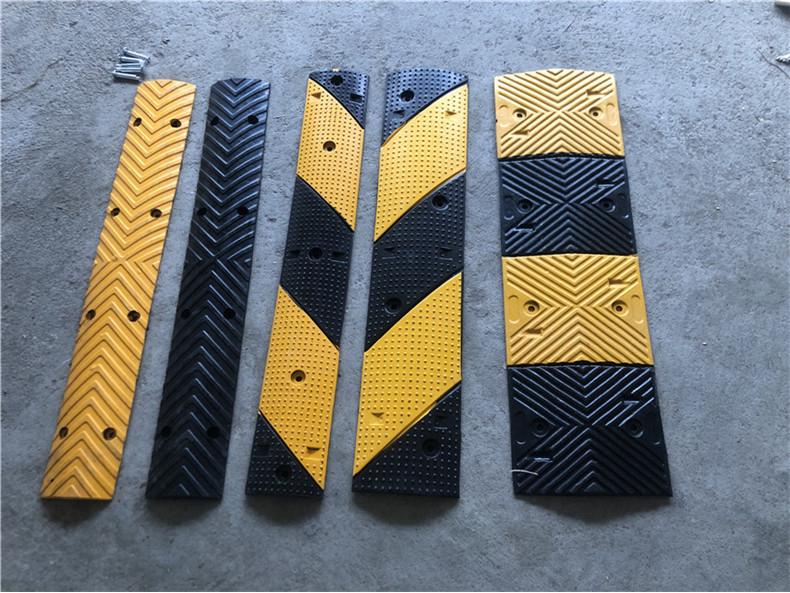 2cm High Mini Rubber Speed Bump and Bicycle Buffer with Yellow-Black Stripes for Parking Space Division