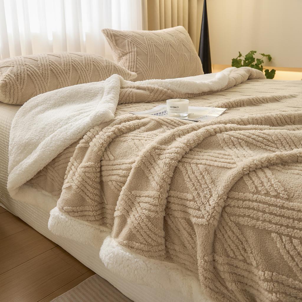Thickened Warm Coral Fleece Blanket Soft Cozy Striped Pattern Throw Blankets for Sofa Bed Autumn Winter Plush Duvets Blankets
