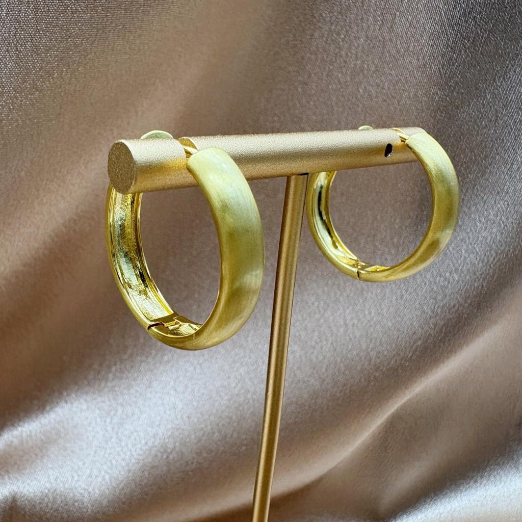 Versatile bi in!! Irregular gold brushed earrings, simple ear buckles, fashionable commuter earrings