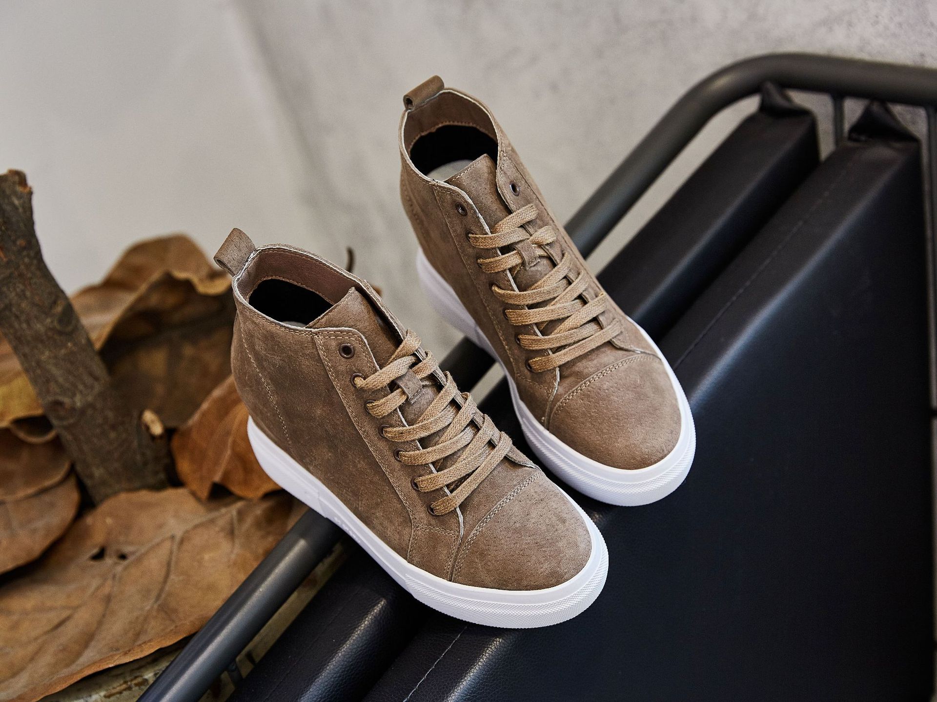 

Модные туфли из натуральной кожи со скрытым каблуком 8 см, женские массивные кроссовки, зимние теплые плюшевые кроссовки на платформе, женская осенняя обувь 39